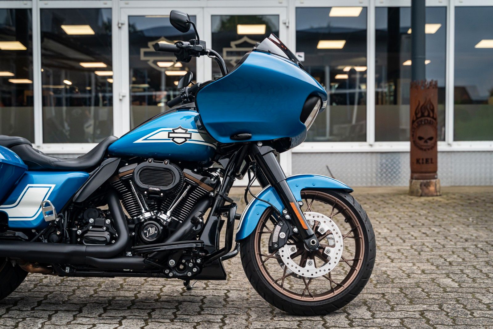 Fahrzeugabbildung Harley-Davidson FLTRXST Road Glide ST "Fast Johnnie" - Custom