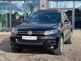 Volkswagen Touareg 3.0 V6 TDI BMT AHK Pano ACC Dynaudio DAB - mit Diesel-Antrieb: Schwarz, Teilleder, Scheckheftgepflegt, Geländewagen