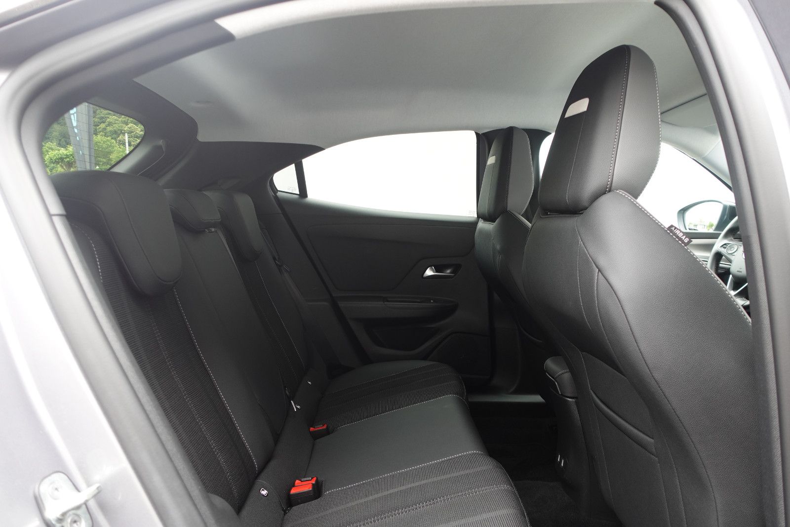 Fahrzeugabbildung Opel Mokka-e Elegance,Navi,Kamera,Sitzhzg,Allwetter