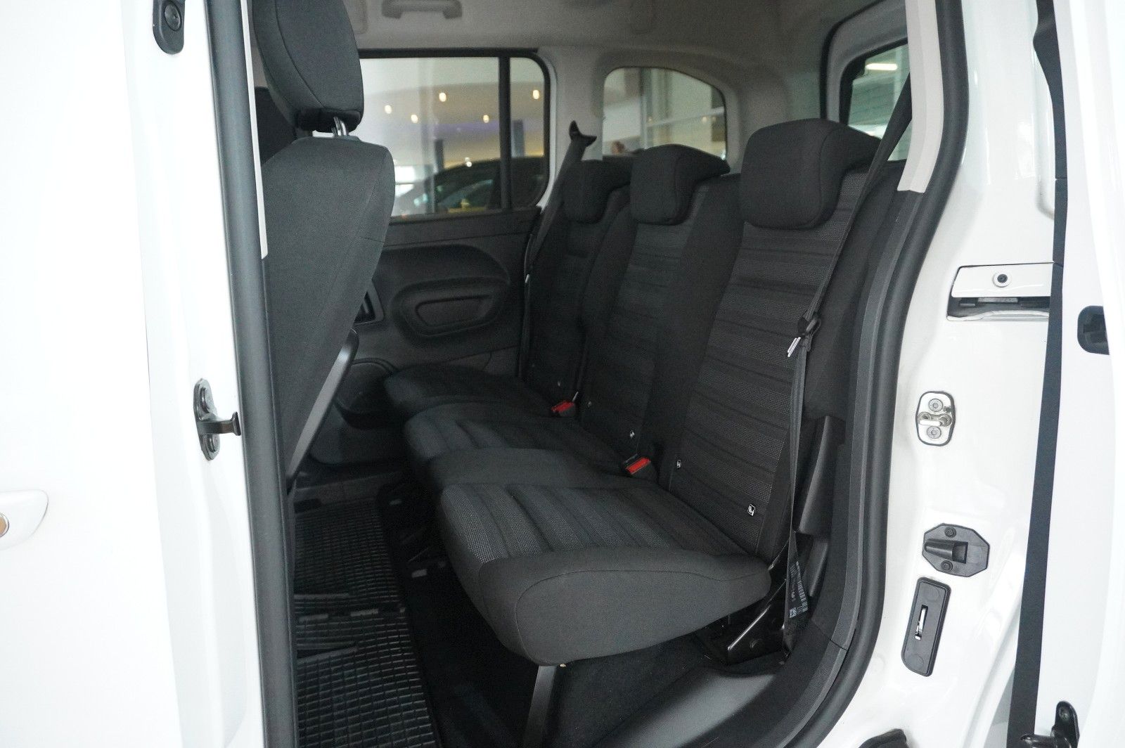 Fahrzeugabbildung Opel Combo-e LIFE ELEGANCE 11KW NAVI/KAMERA/VIRT./DAB