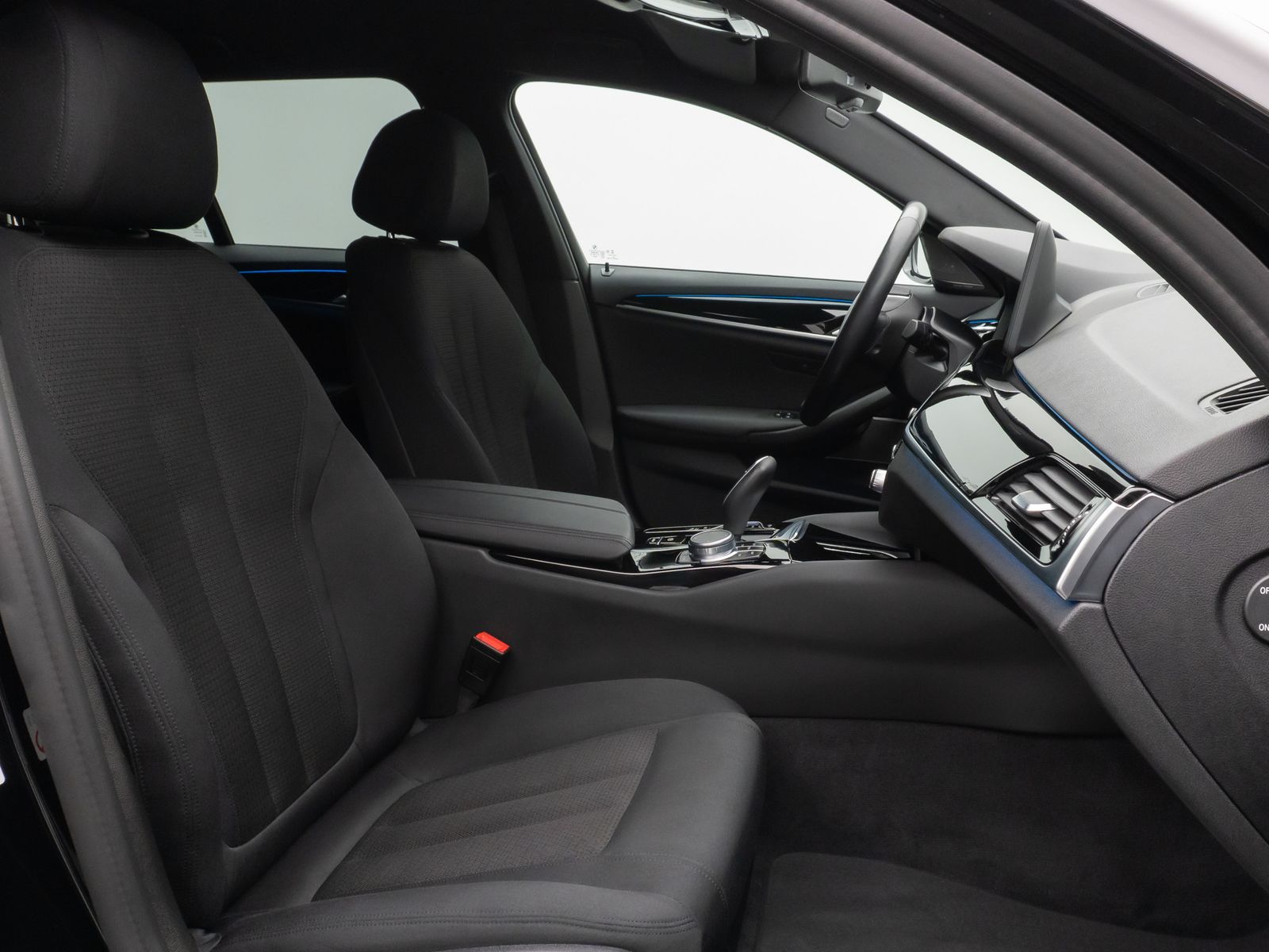 Fahrzeugabbildung BMW 530e H/K DAB AHK Komfort Alarm 4xKlima 18Zoll