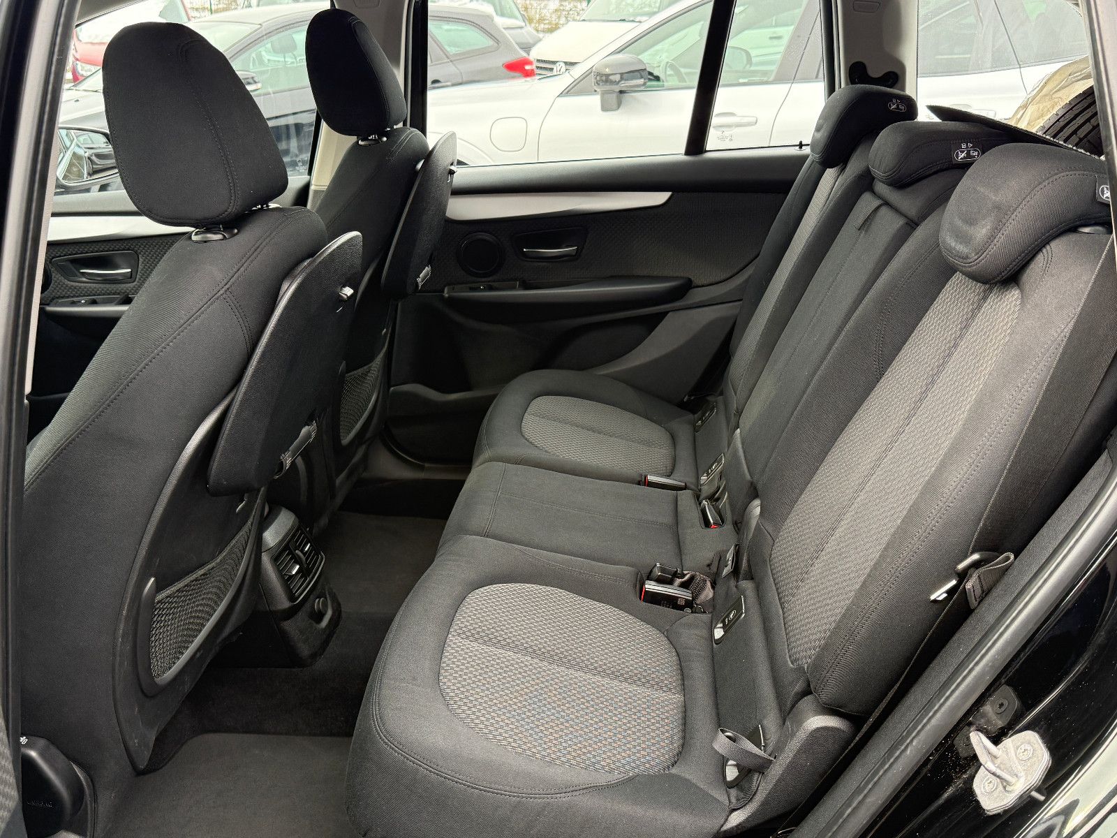 Fahrzeugabbildung BMW 218i Gran Tourer Advantage Aut AHK GRA PDC SHZ