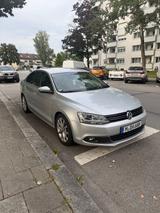 Volkswagen Jetta 2.0 TSI DSG Highline Highline - Volkswagen Jetta Highline mit Benzin-Antrieb