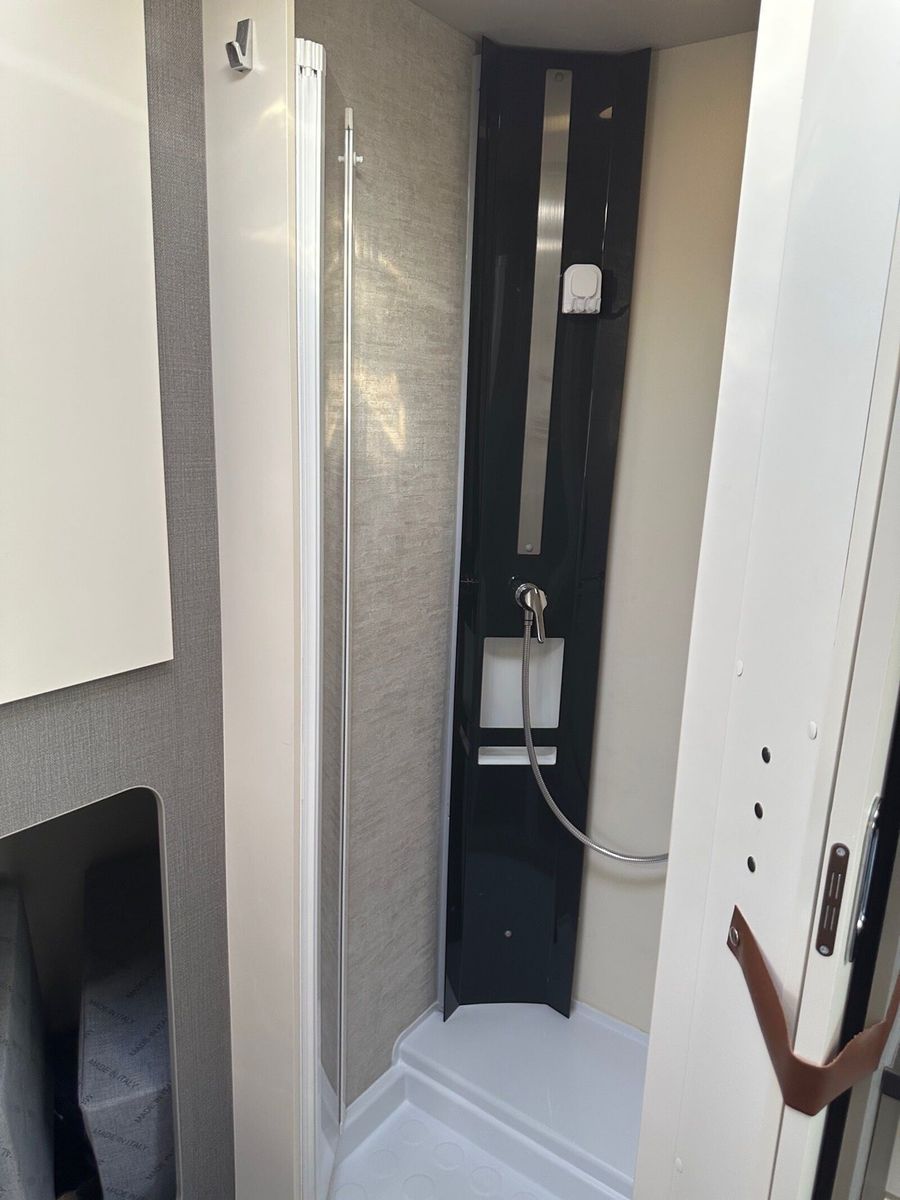 Fahrzeugabbildung Ahorn Camp T 640 Plus TV,Hubbett,Fahrradträger,Markise