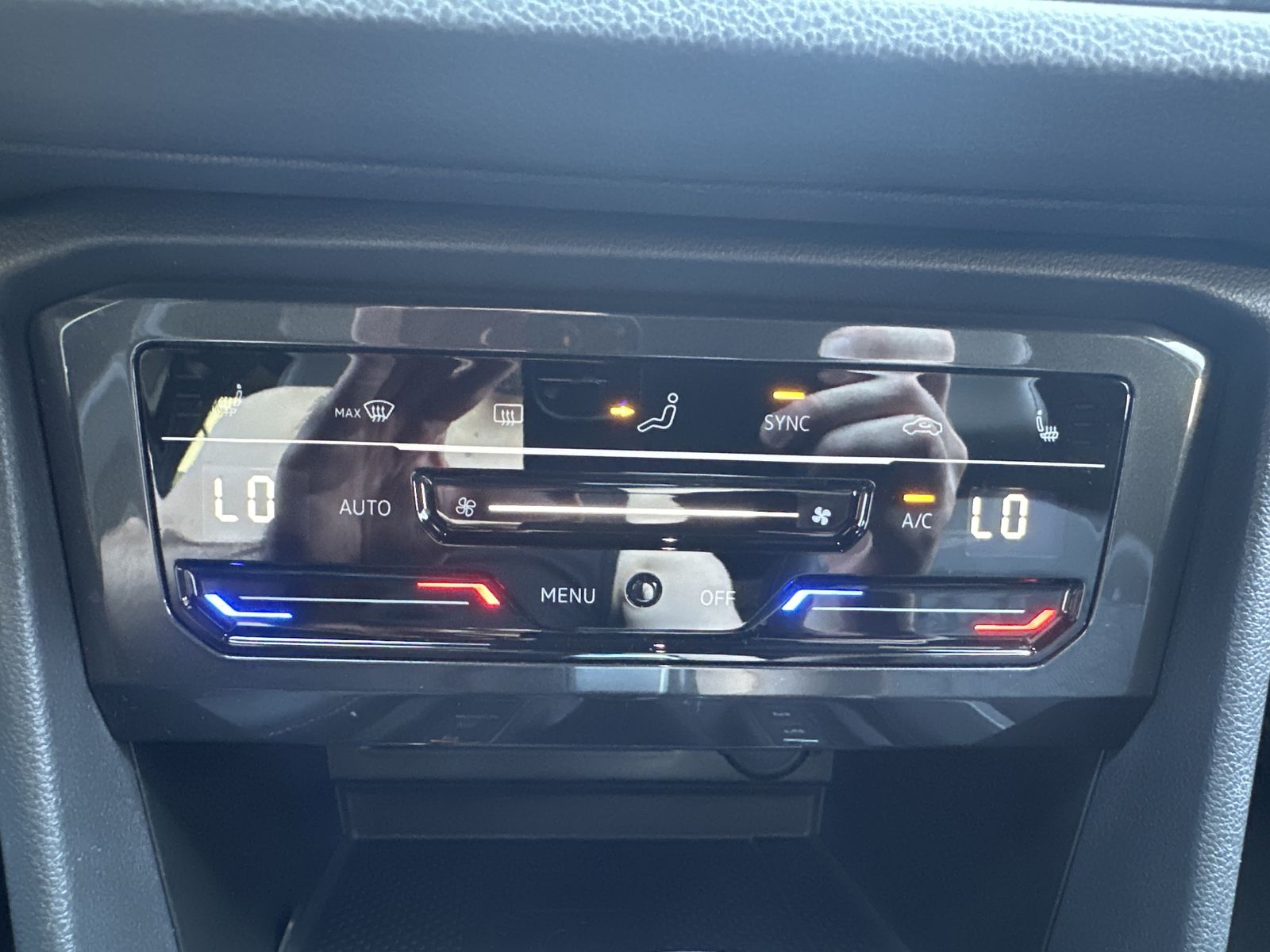 Fahrzeugabbildung Volkswagen Tiguan 4M R-Line Black NAV+MATRIX+ACC+AHK+VCOCKP
