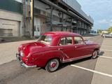 Mercedes-Benz 220 S Ponton mit Schiebedach - Mercedes-Benz 220 mit Benzin-Antrieb: Leder