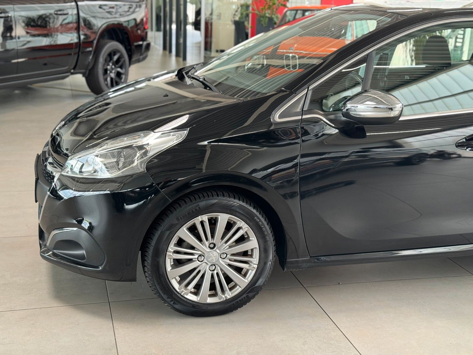 Fahrzeugabbildung Peugeot 208 1.2 110 Allure "Automatik GJR Sitzheizung"