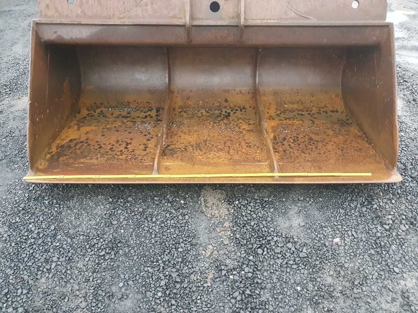 Fahrzeugabbildung Andere Hydraulischer Grabenräumlöffel / schwenkbar OQ80