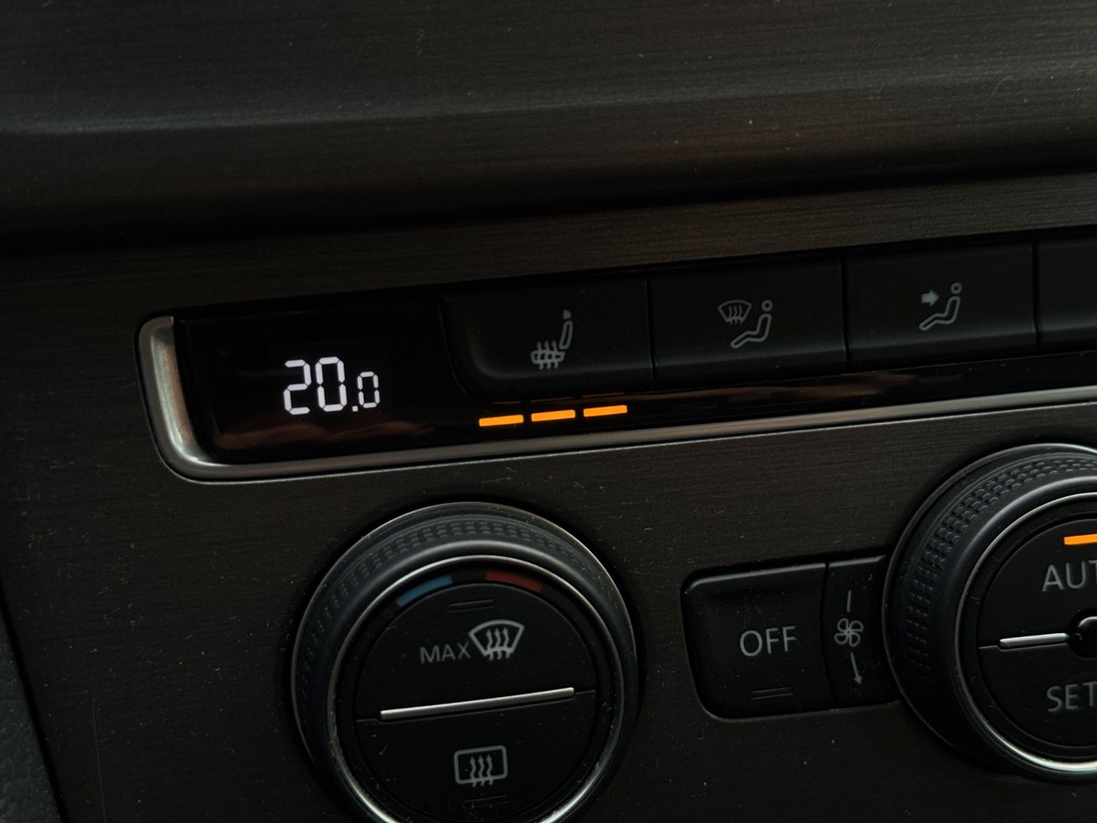 Fahrzeugabbildung Volkswagen Golf VII Lim. Sitzheizung / Bluetooth / Navi