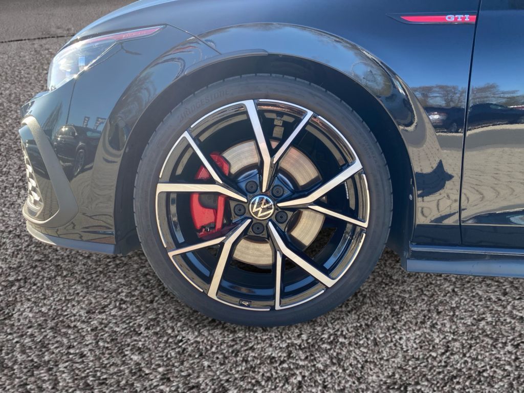 Fahrzeugabbildung Volkswagen Golf 2.0 TSI DSG GTI ACC  LED-Matrix