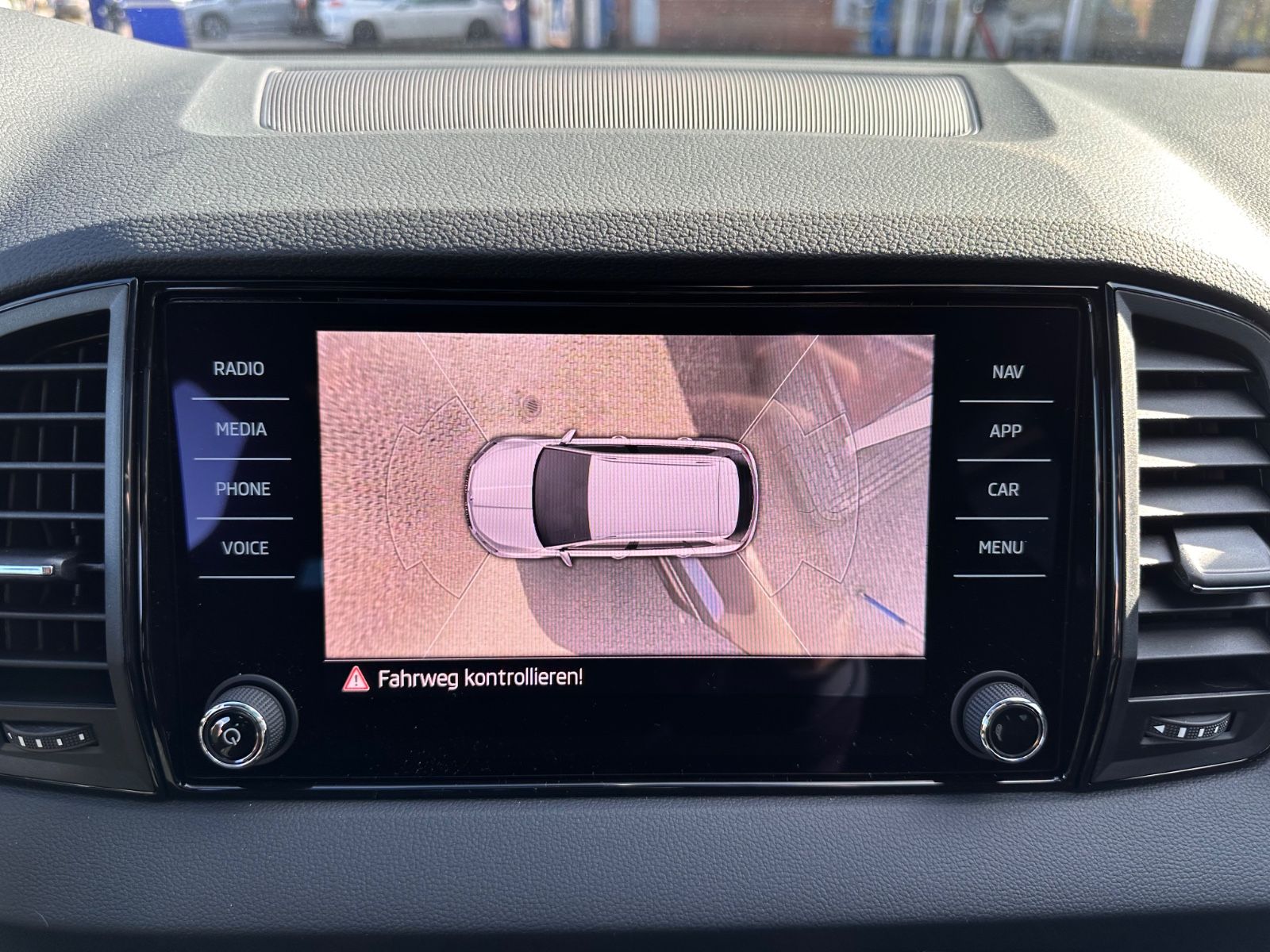 Fahrzeugabbildung SKODA Karoq Sportline 1.5 TSI DSG MATRIX/AHK/ACC/Navi