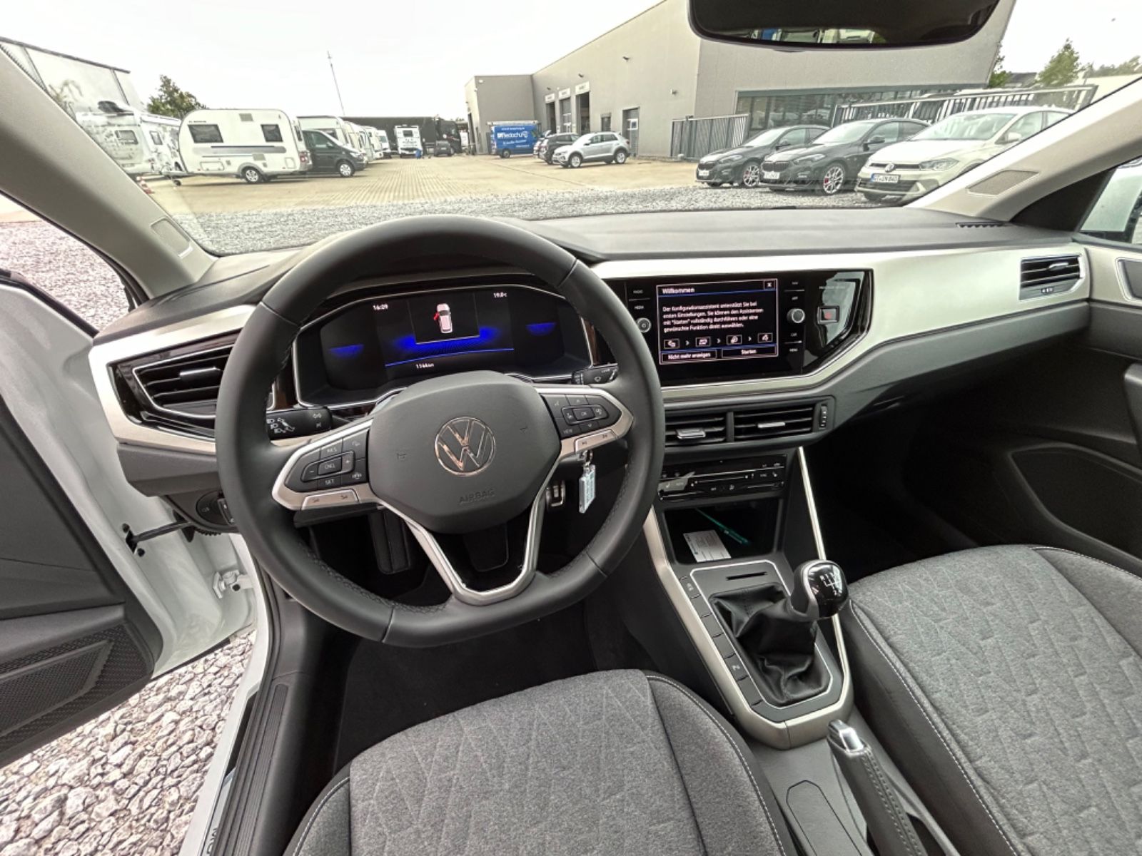 Fahrzeugabbildung Volkswagen Polo VI Move SHZ RFK Garantie