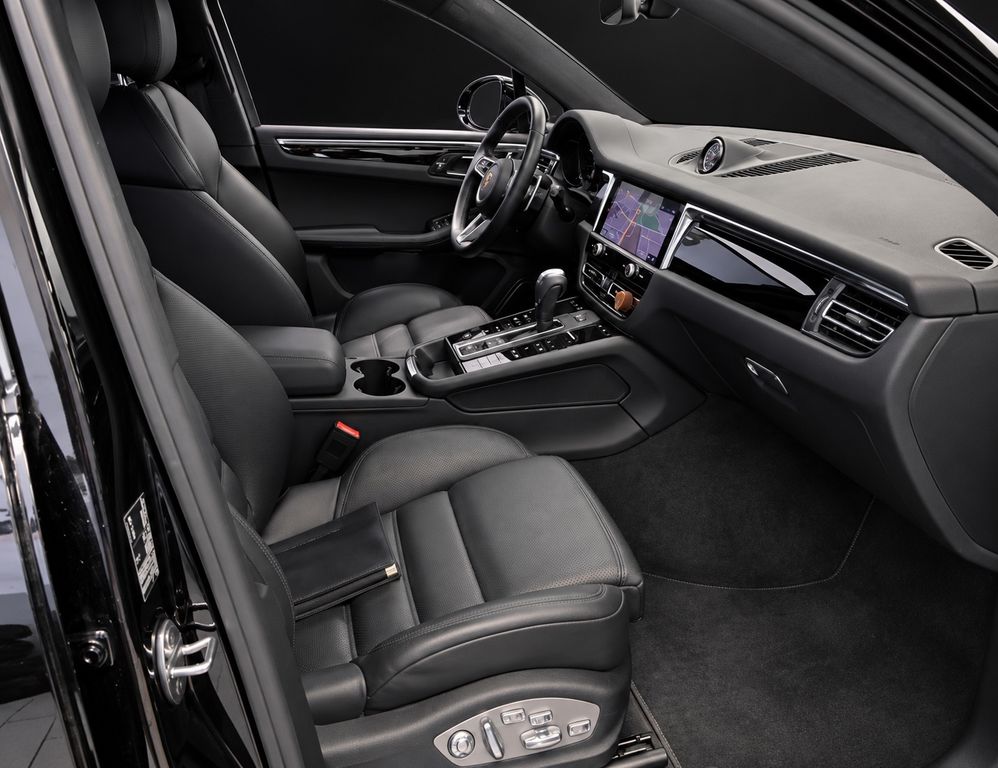 PORSCHE Macan 2023