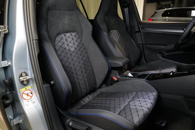 Volkswagen Golf VIII 2.0TSI DSG 4Motion R-Line Pano AHK DCC