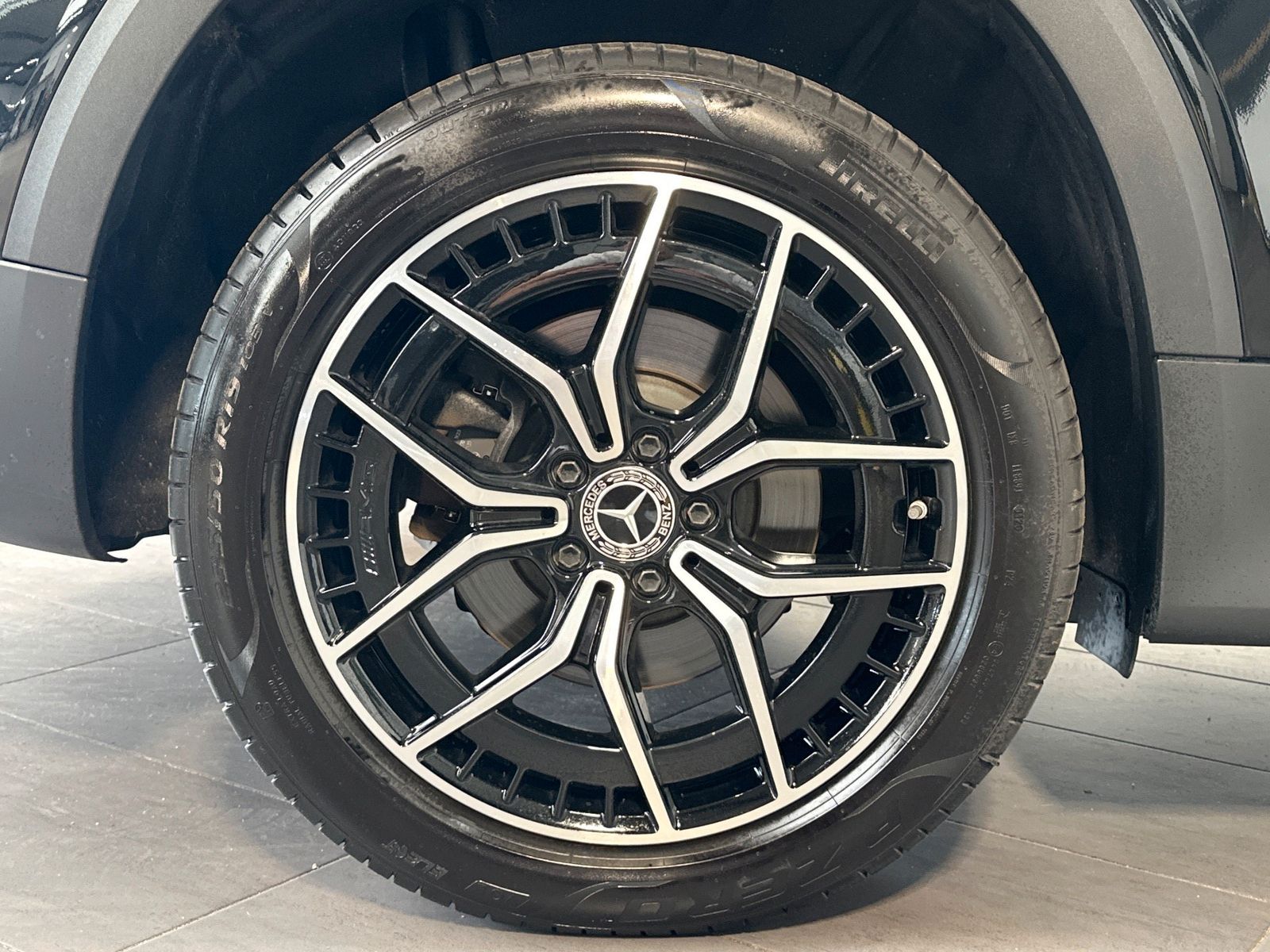 Fahrzeugabbildung Mercedes-Benz EQB 250+ AMG Line NAV+LED+PANORAMA+ACC+360GRAD