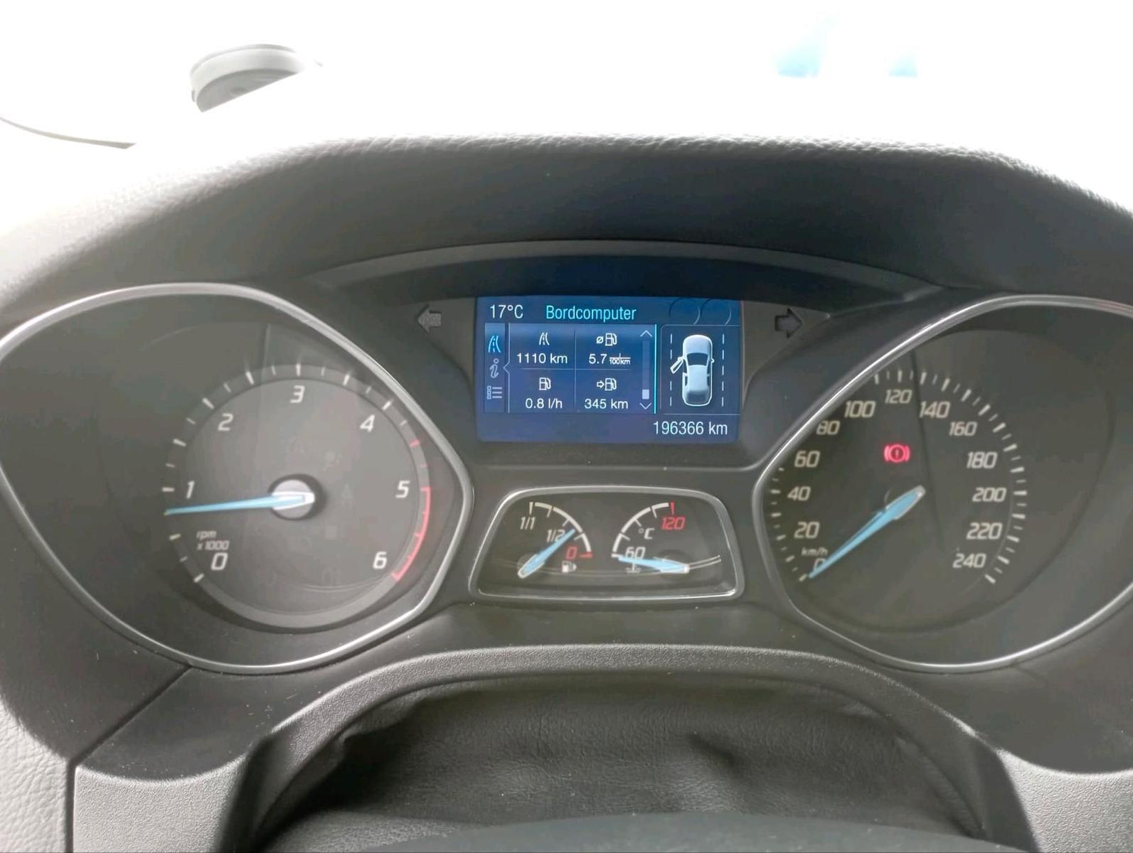 Ford Focus 2013 — photo 10