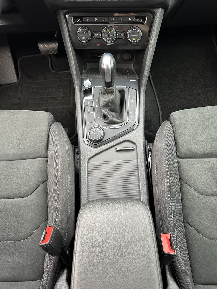 Fahrzeugabbildung Volkswagen Tiguan Allspace 2.0 TDI 4M DSG HL NAV+LED+ACC+VC