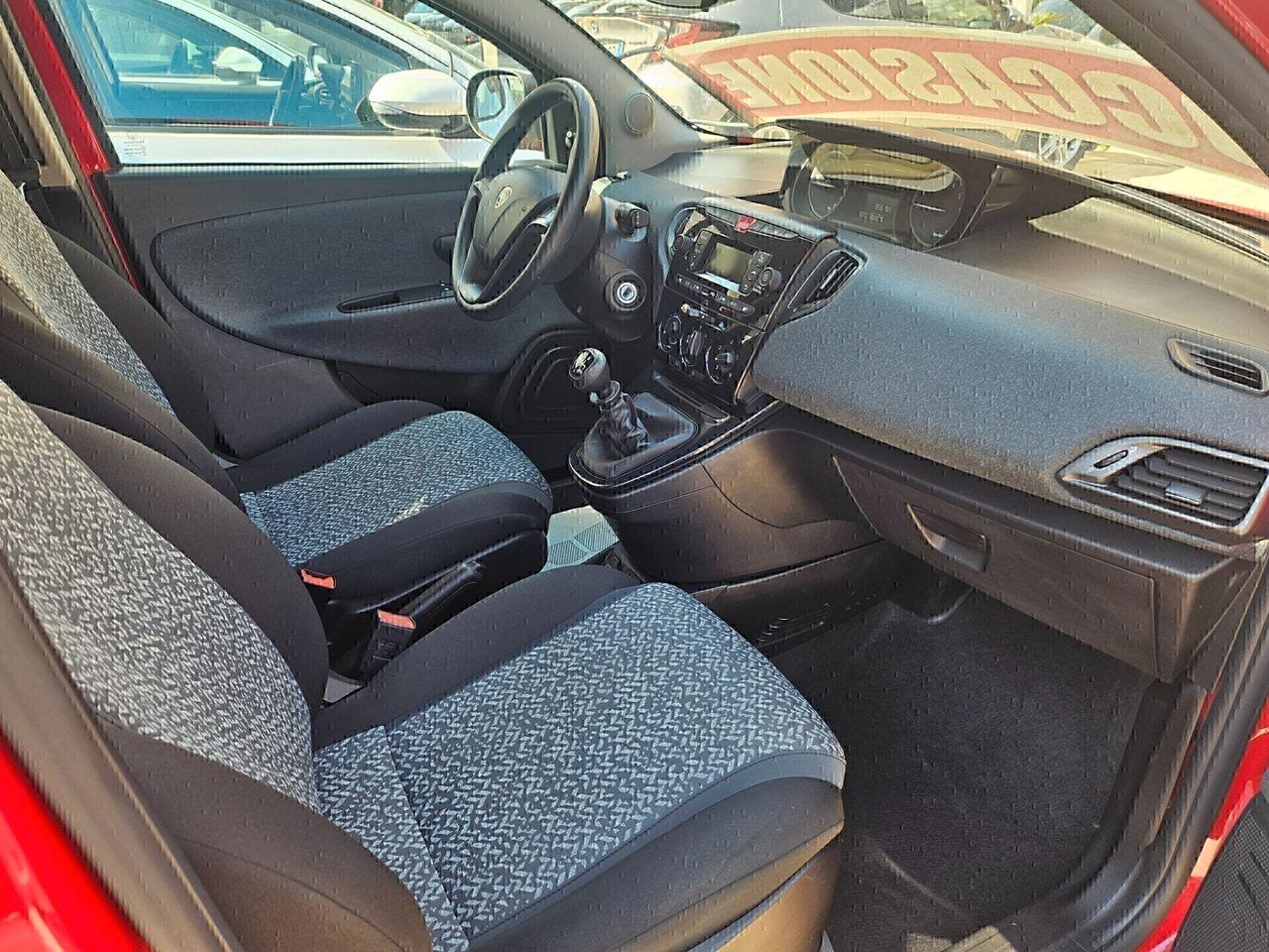 Lancia Ypsilon 1.0 FireFly Hybrid Ecochic Silver