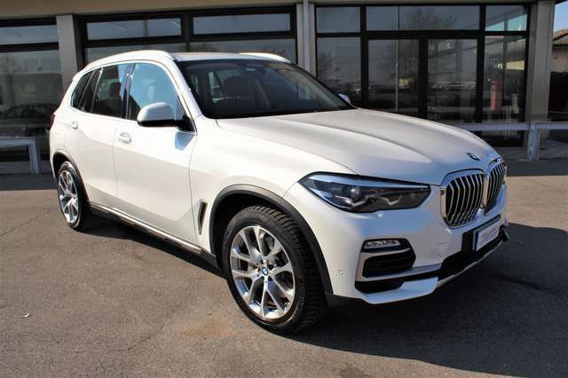 BMW X5 xDrive 45e PLUG-IN HYBRID visibile in sed