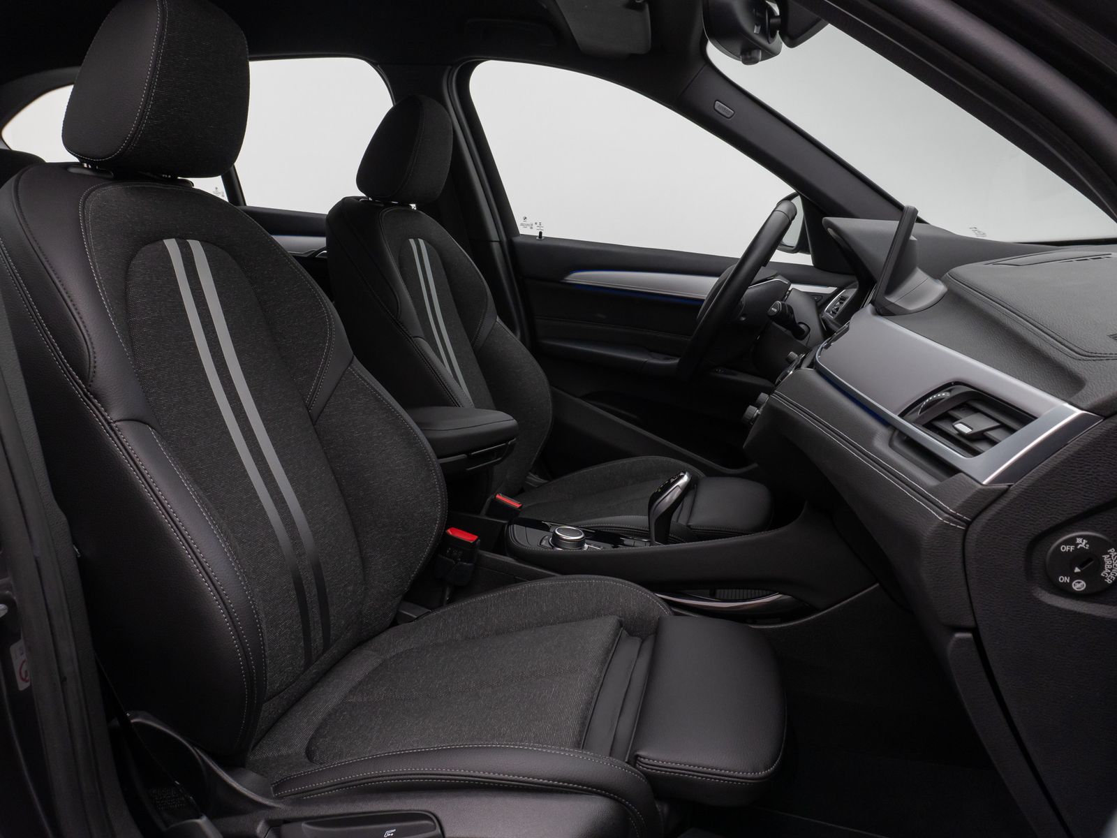 Fahrzeugabbildung BMW X1 sD20i SportLine Kamera HUD DAB HiFi Alarm LED