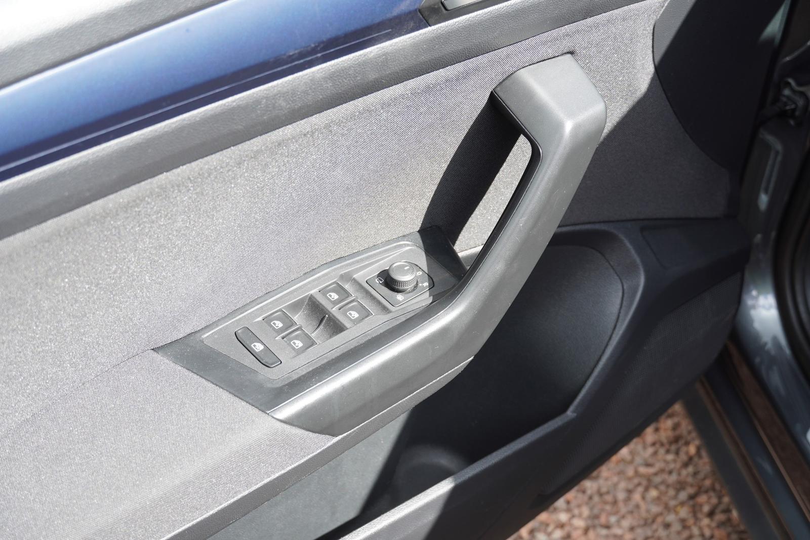 Volkswagen T-Roc 1.5 TSI LED Navi Standheizung PDC AHK, миниатюра 22