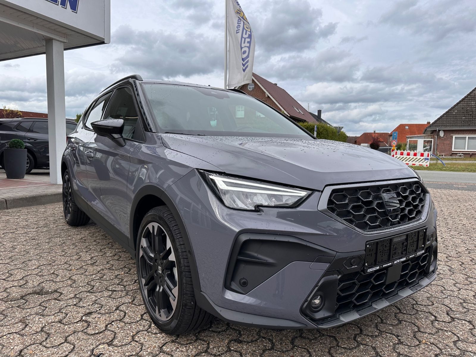 Fahrzeugabbildung SEAT Arona 1.5 TSI FR Black Edition DSG ACC/LED/Kamer