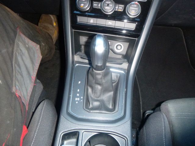 Fahrzeugabbildung Volkswagen Touran 2.0 TDI Comfortline>AUT/AHK/ACC/PDC/SHZ<