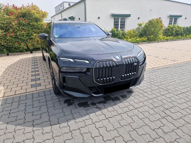 BMW M760e xDrive Limousine