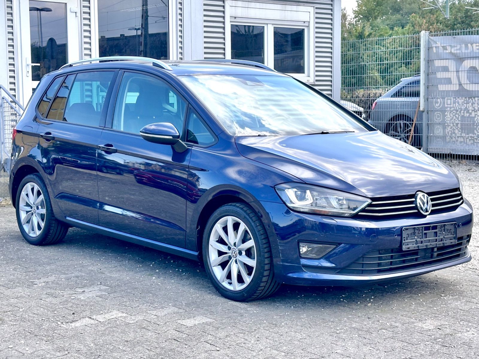 Fahrzeugabbildung Volkswagen GOLF SPORTSVAN 2.0 TDI*AHK+ACC+DSG+LED*