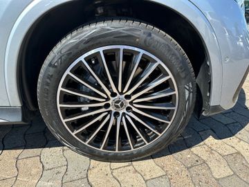 Fahrzeugabbildung Mercedes-Benz GLC 200 4Matic AMG Line Pano 20"