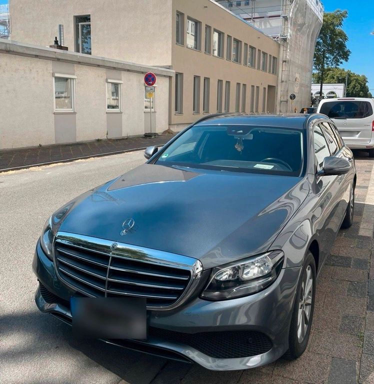 Image of Mercedes-Benz E 220