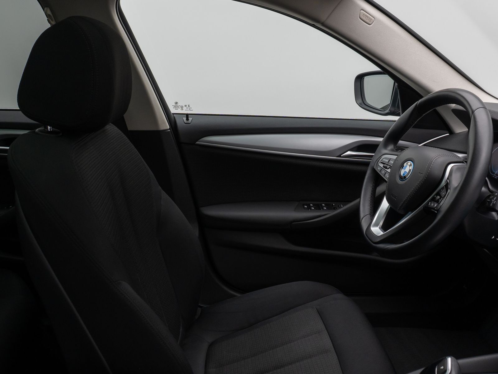 Fahrzeugabbildung BMW 530e xD Panorama DAB CockPitPro Alarm PDC 19Zoll