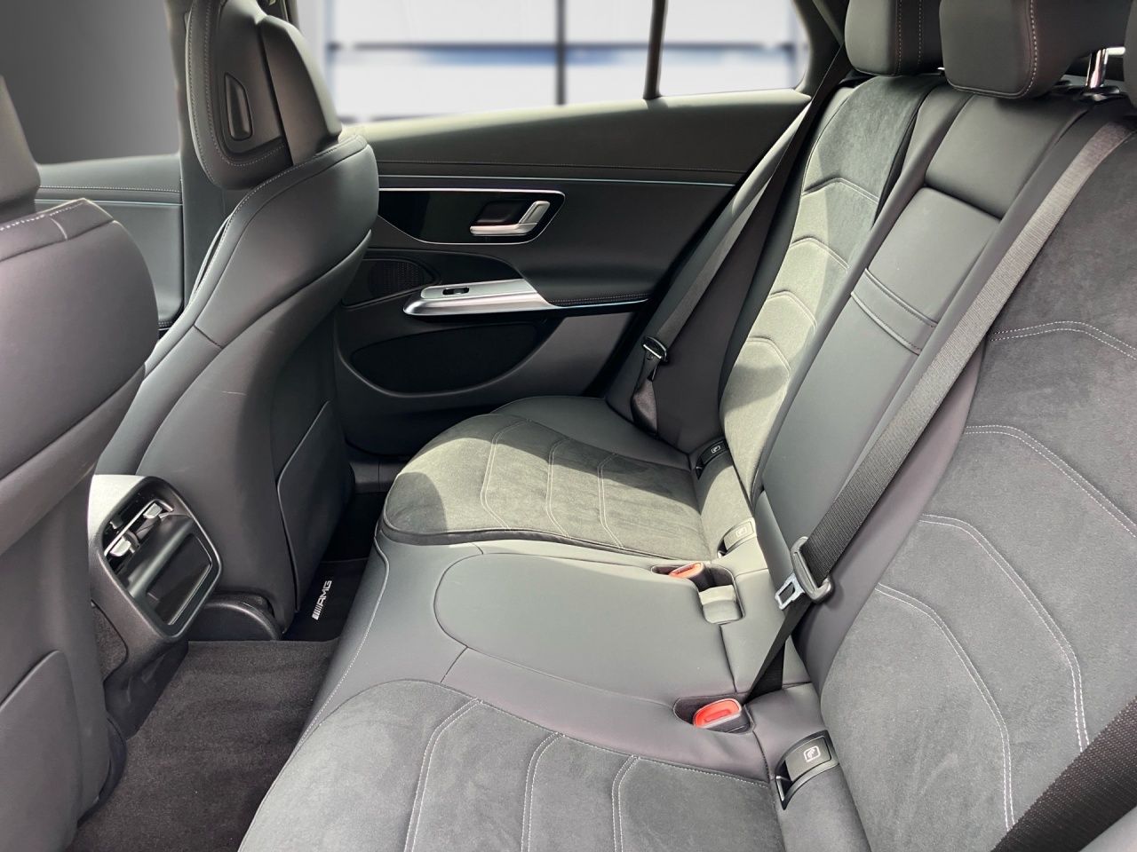 Fahrzeugabbildung Mercedes-Benz E 200 T AMG+AHK+DISTRONIC+KEYLESS+CARPLAY+TOTWIN