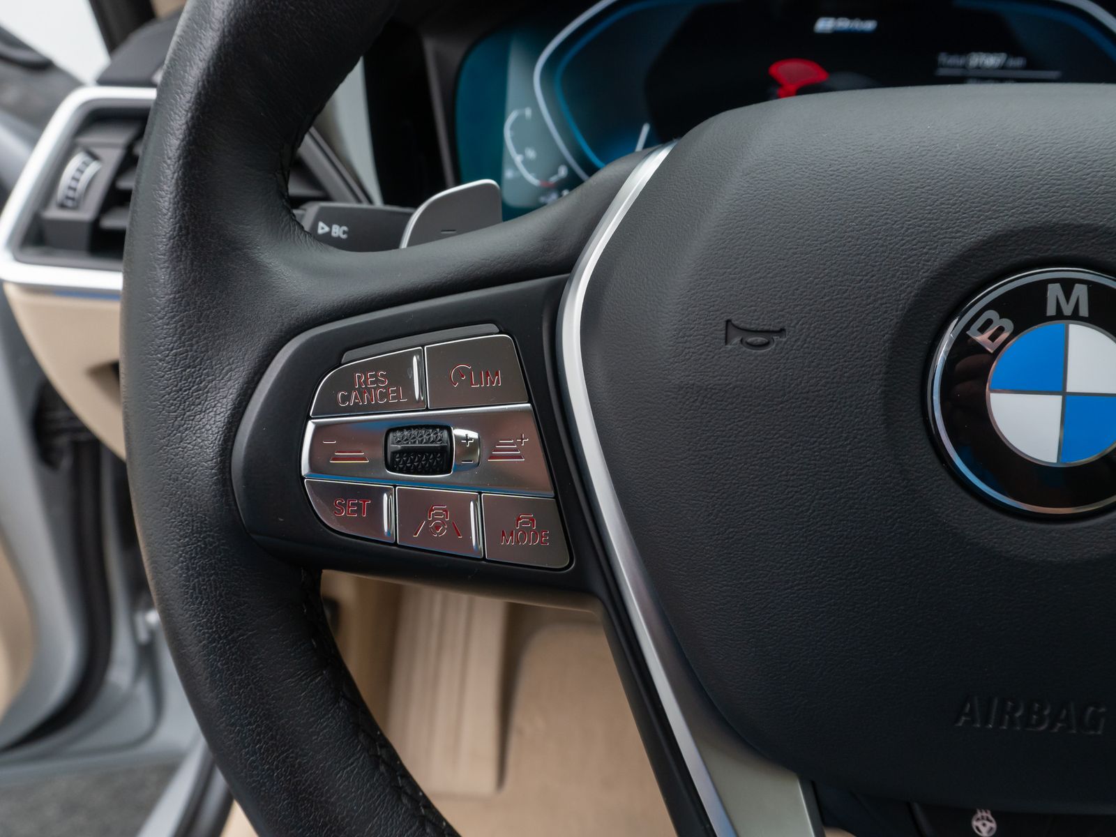 Fahrzeugabbildung BMW 330e Luxury Line 360°Laser HUD DAB H/K Komfort