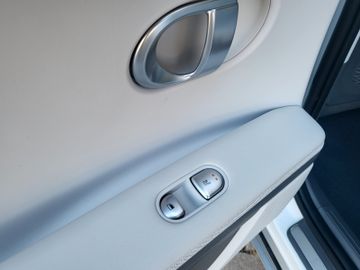Fahrzeugabbildung Hyundai IONIQ 5 77,4 kWh 4WD UNIQ 20" RELAX ASSIST. PANO