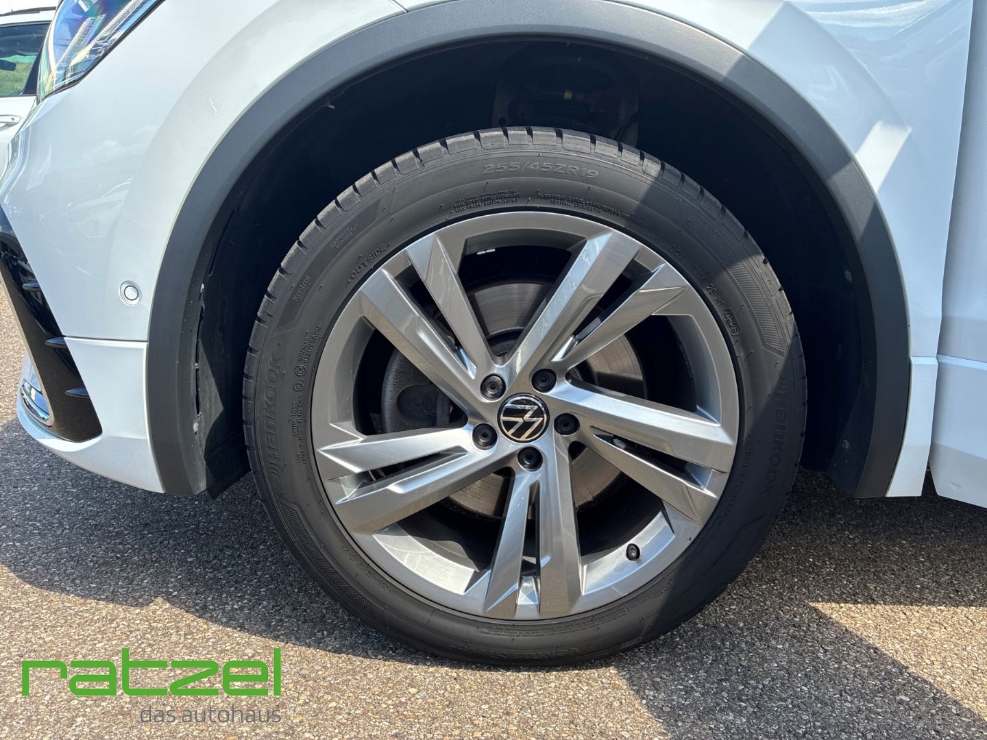 Fahrzeugabbildung Volkswagen Tiguan Allspace 4Motion R-Line 2.0 TSI DSG Area