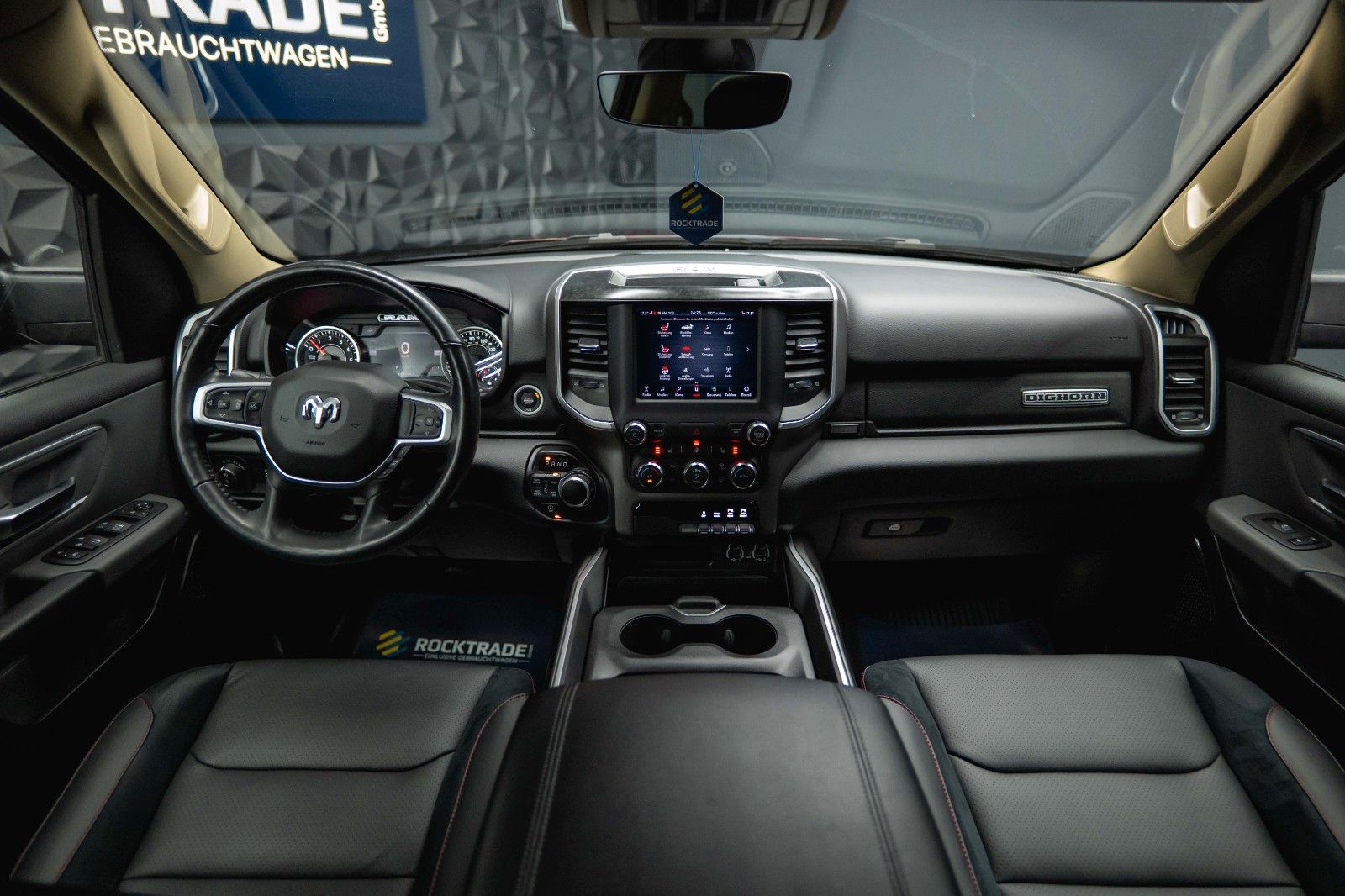 Fahrzeugabbildung Dodge RAM 5.7 V8 HEMI 4x4 OFFROAD Night-Paket *LED*19%