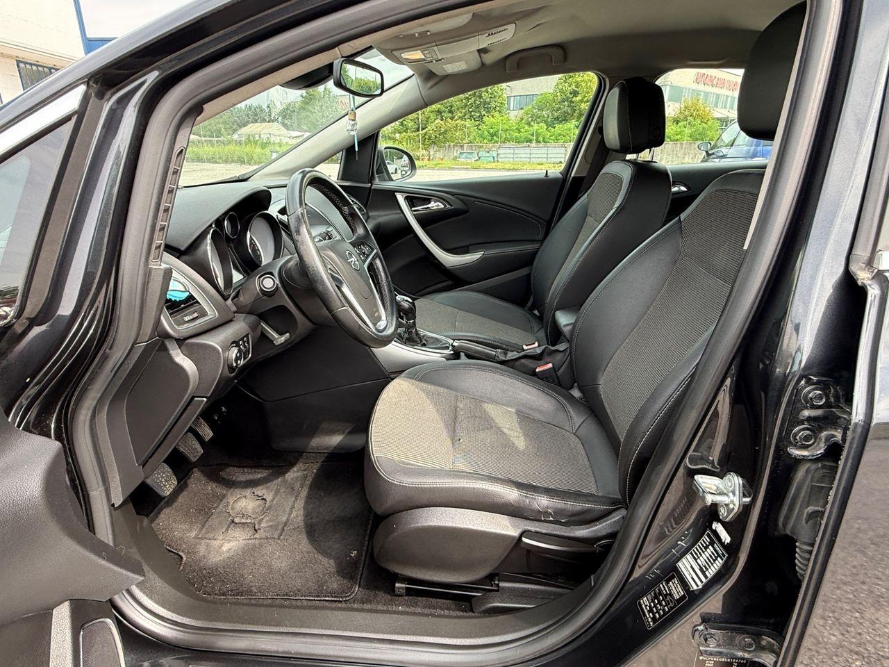 Opel Astra 2013 — photo 9