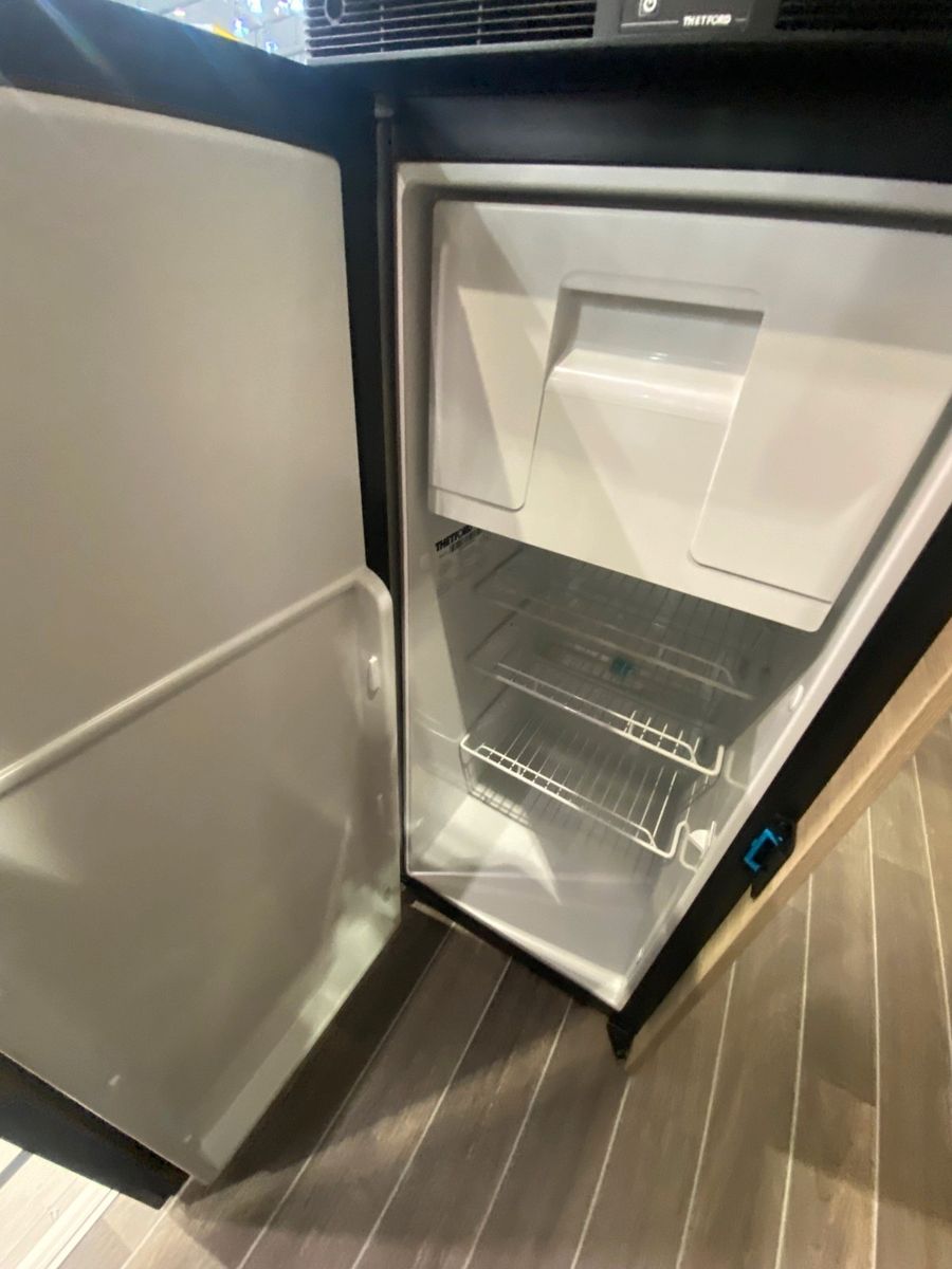 Fahrzeugabbildung Forster Livin´ up Pro V 636 EBL Vibe Edition *Autom.*Mar