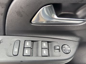 Fotografie des Opel Corsa F Kamera LED Sitzheizung Allwetterreifen