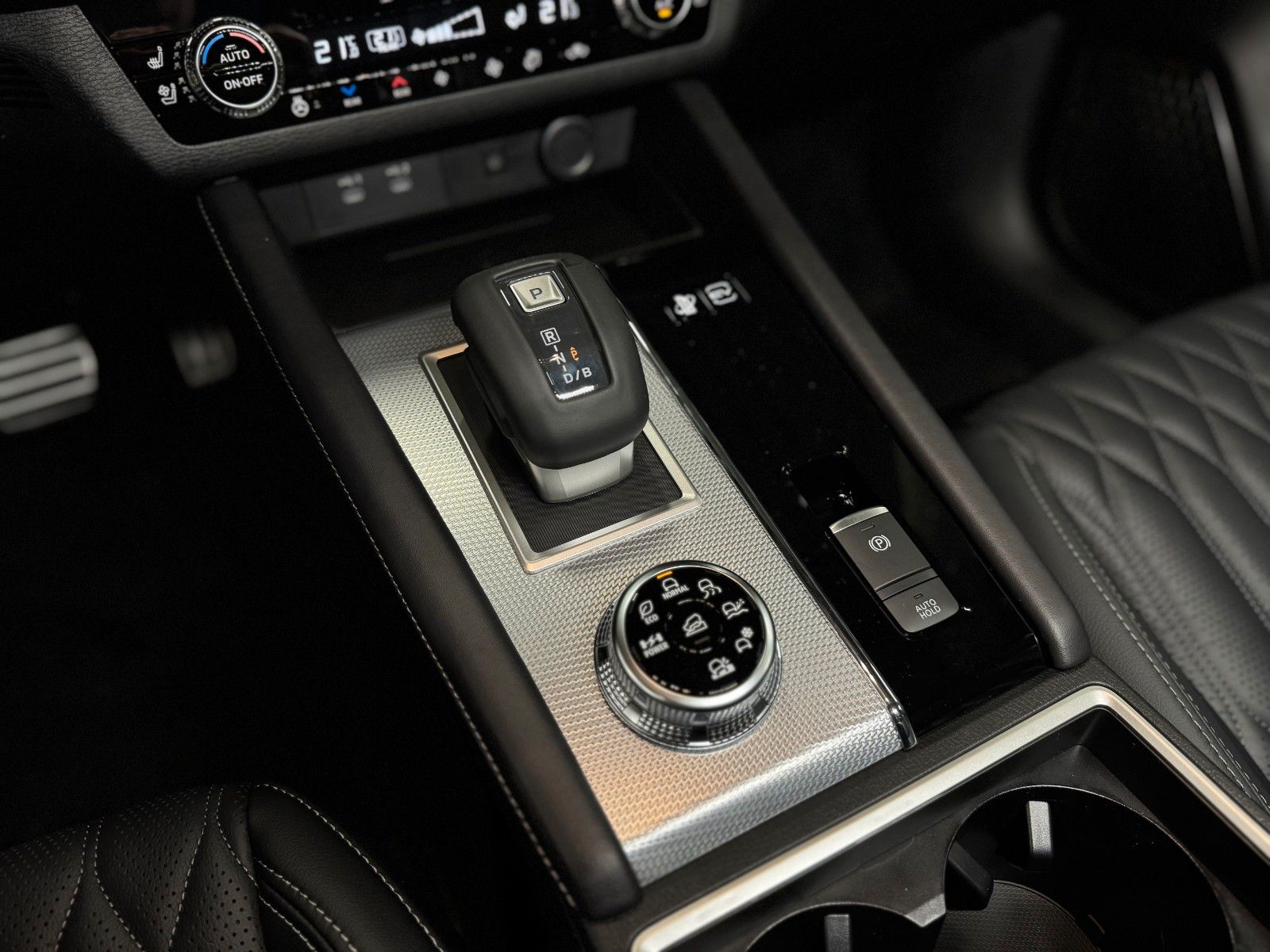 Fahrzeugabbildung Mitsubishi Outlander 2.4PLUG-IN HYBRID 4WD TOP