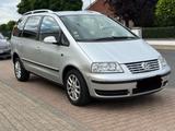 Volkswagen VW Sharan 1.9 TDI *AUTOMATIK*KLIMA*AHK*TÜV - Volkswagen Sharan mit Diesel-Antrieb: Kleinbus, Automatik, 1.9