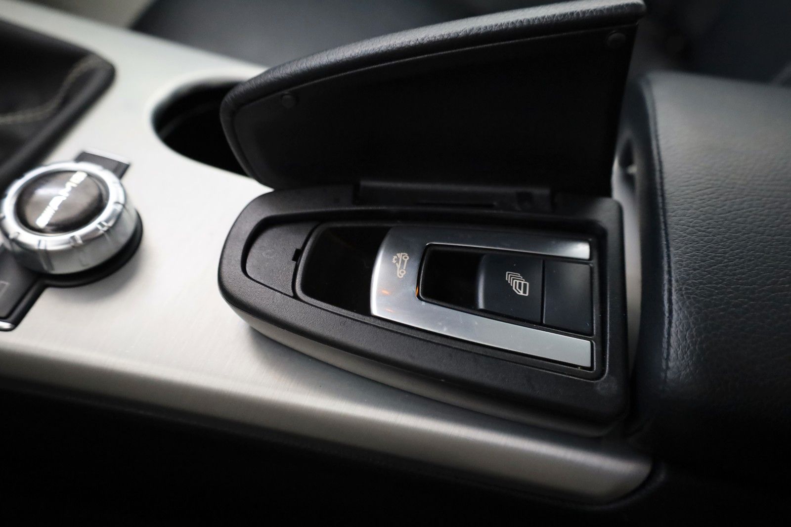 Fahrzeugabbildung Mercedes-Benz SLK 200 AMG Line Leder,Panorama,Navi,Airscarf