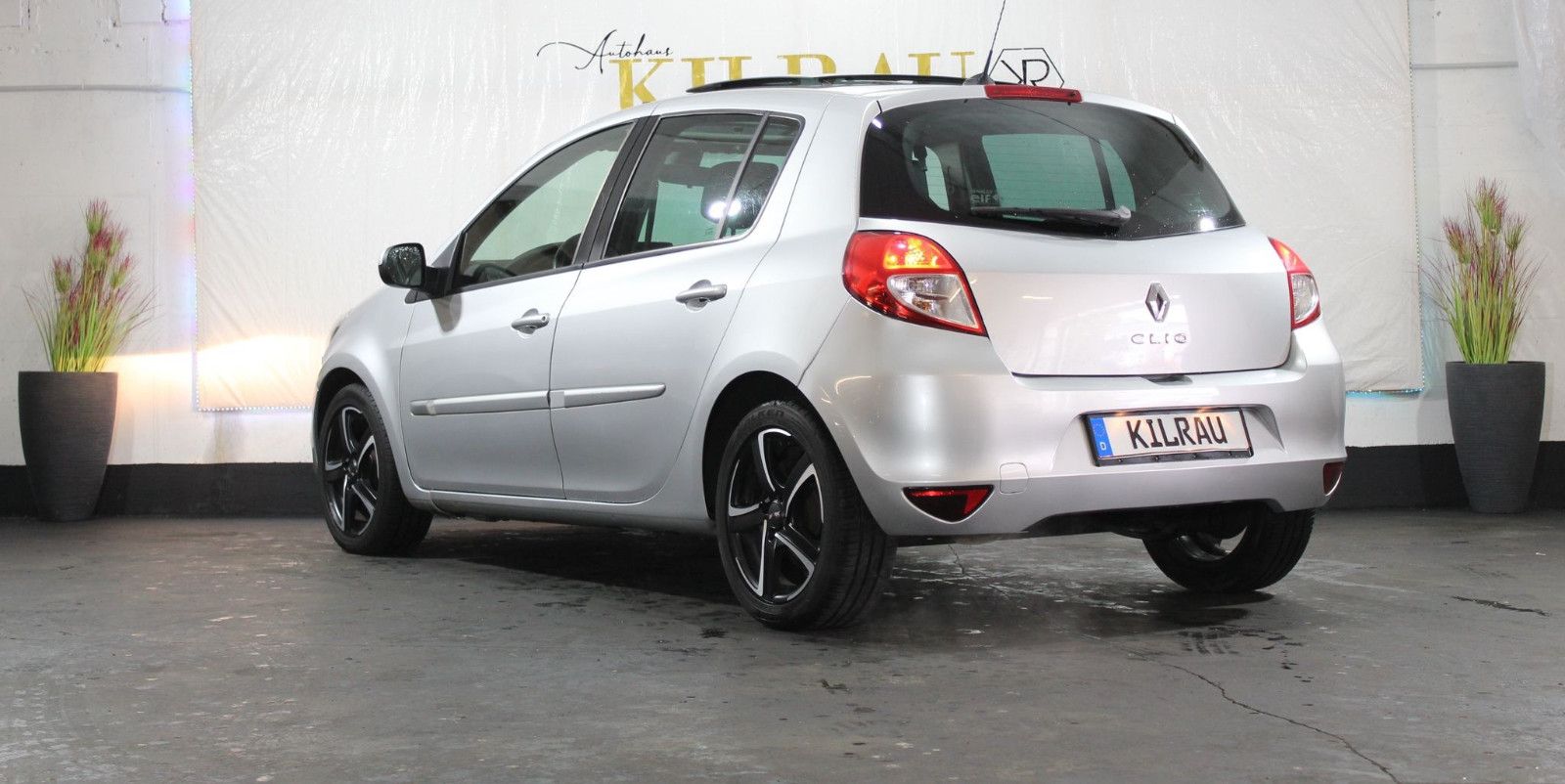 RENAULT Clio III Luxe Navi Tempomat Alufelgen Shz Teille