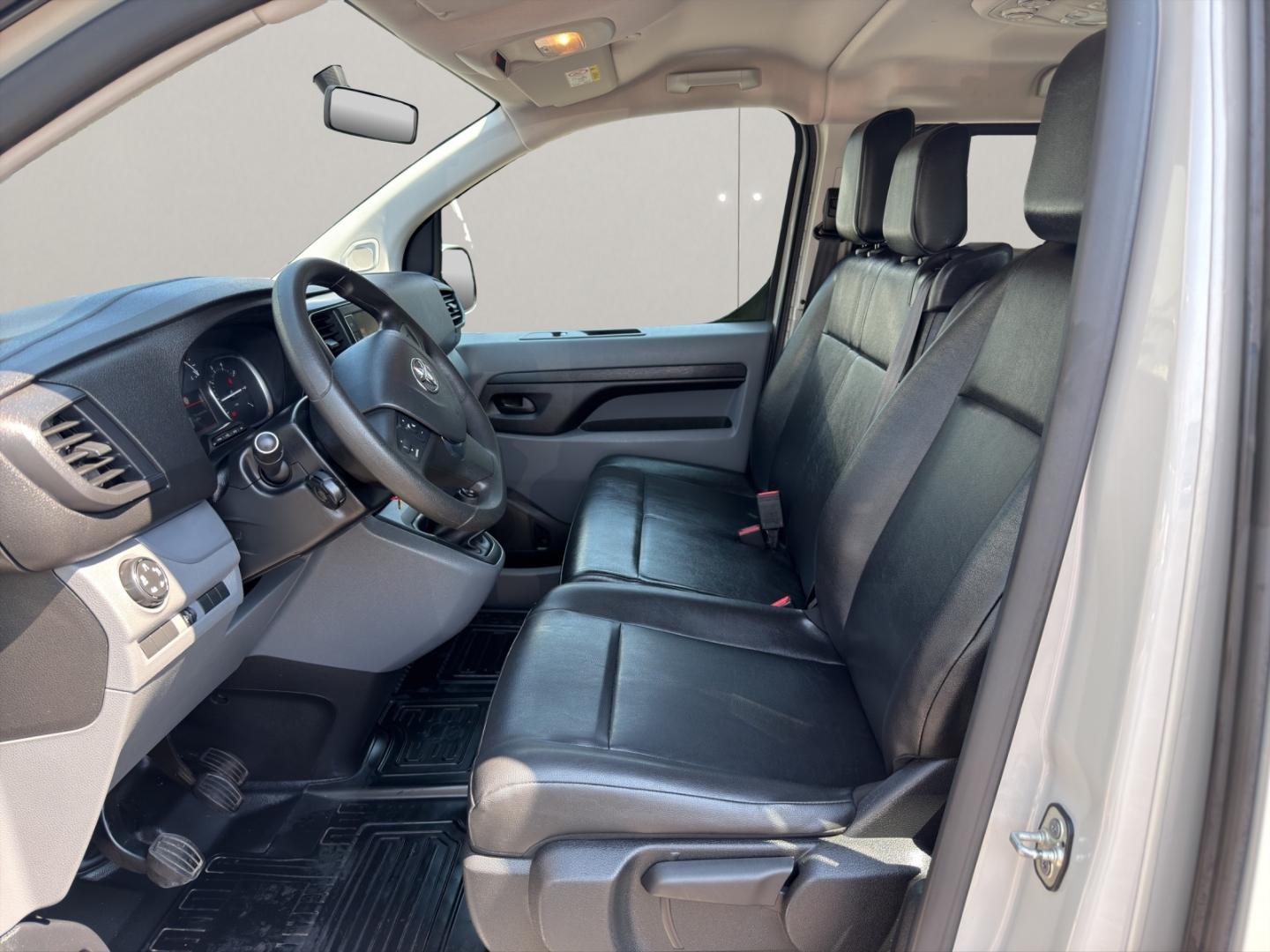 Toyota Proace L1 Kombi Comfort Navigation Anhängerkuppl