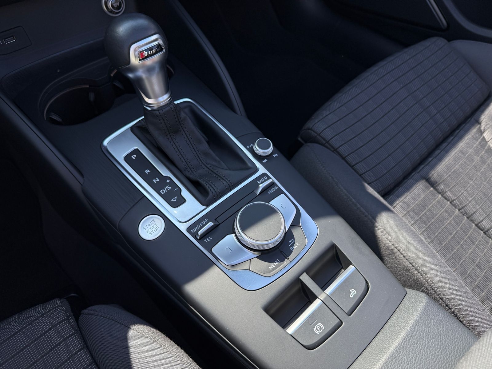 Fahrzeugabbildung Audi A3 Cabriolet 35 TFSI S line B&O ACC LED