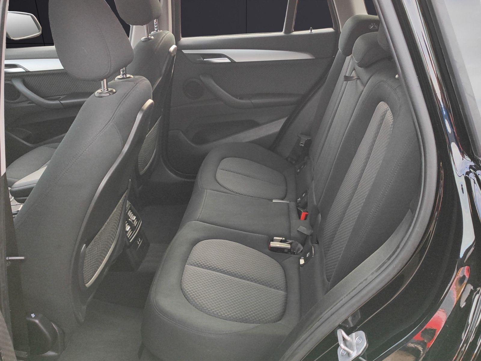 Fahrzeugabbildung BMW X1 sDrive 20 i Advantage*Automatik*Navi*DAB*PDC