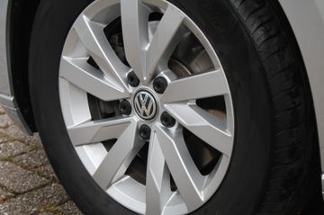 Volkswagen Passat - 11