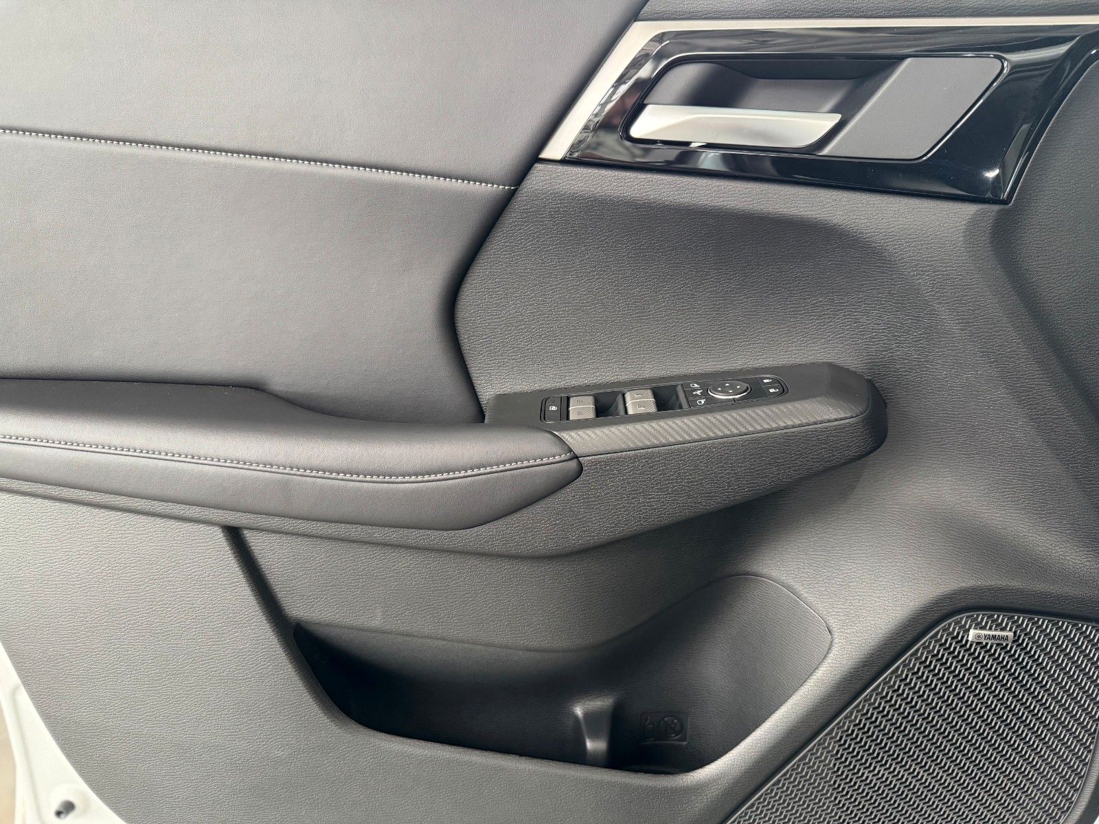 Fahrzeugabbildung Mitsubishi Plug-in Hybrid Outlander Intro Edition