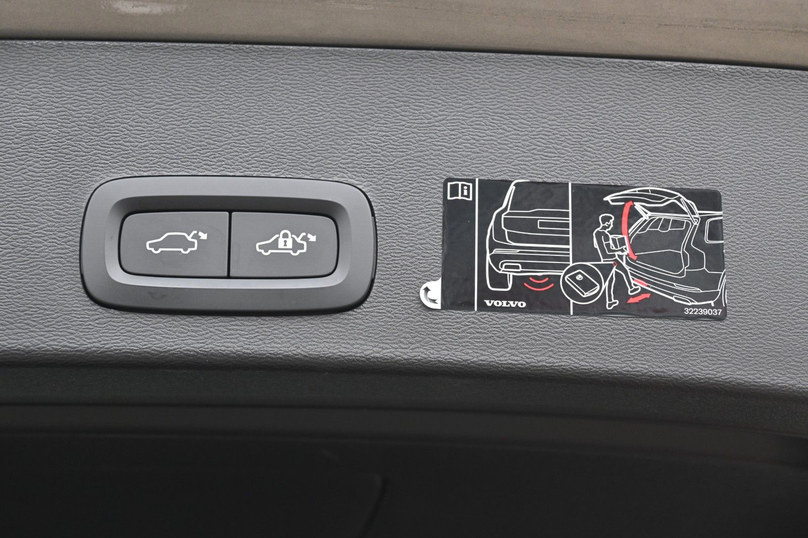 Fahrzeugabbildung Volvo XC40 T4 RC Inscription Expression*RFK*FSHZG*ACC